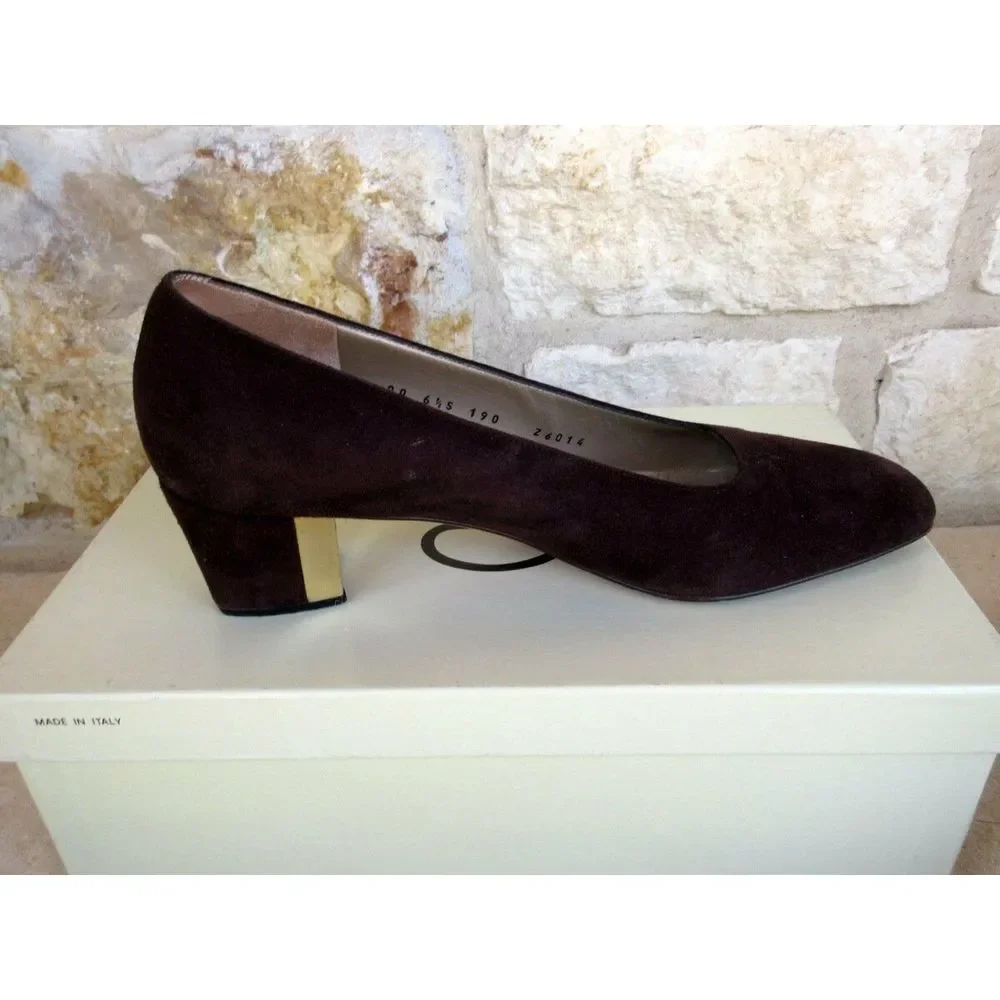 St. John Siena London Sable Brown Suede Pumps Size 6 1/2‎ AA